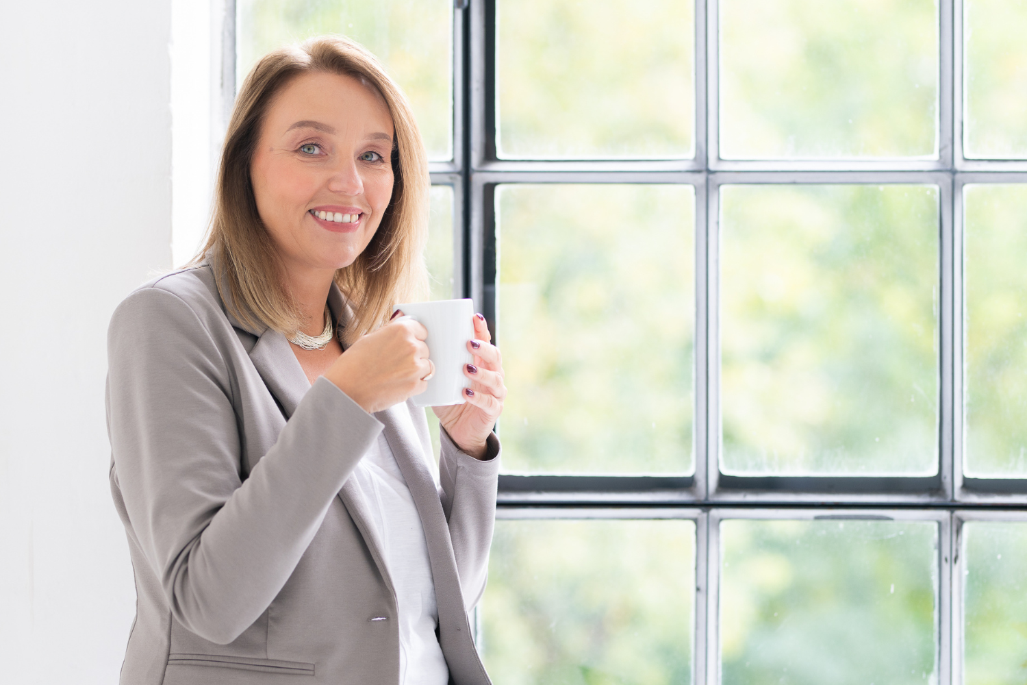 Gravitas The Method Aus deiner Expertise wird ein Premium-Business, das zahlende Kundinnen anzieht. Gravitas The Method Aus deiner Expertise wird ein Premium-Business, das zahlende Kundinnen anzieht.